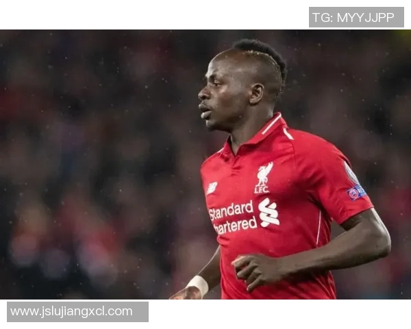 足球明星家中遭窃贼光顾价值不菲财物被盗引发社会关注 足球明星家中遭窃贼光顾价值不菲财物被盗引发社会关注