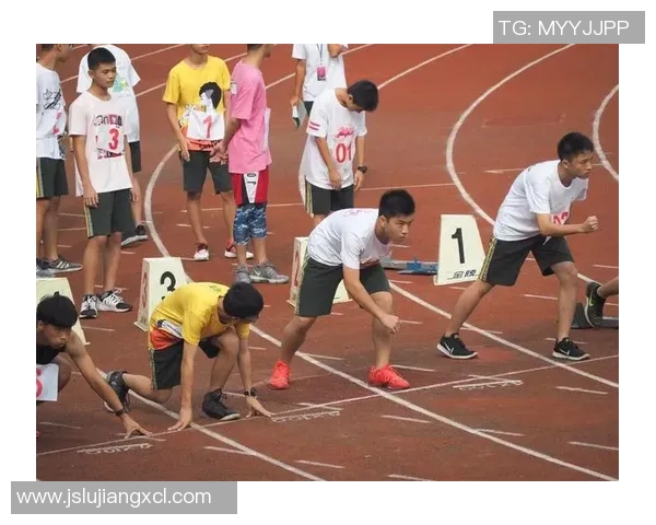 重庆足球队的耐力探秘:从训练到比赛的坚持与拼搏之路 重庆足球队的耐力探秘:从训练到比赛的坚持与拼搏之路