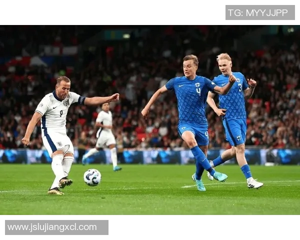 重温经典时刻往年足球明星比赛精彩视频回顾与分析